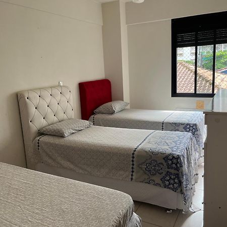 Apartamento Amplo A Menos De 400 Metros Da Praia Localizado Proximo A Praca Da Brunella, Area Nobre Do Guaruja. Exteriör bild